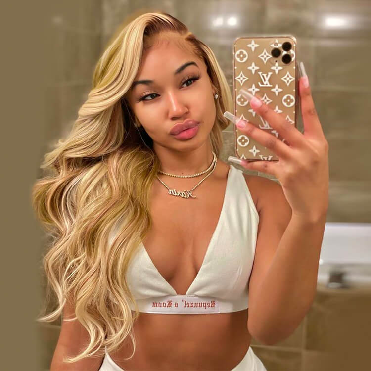 Golden Blonde Highlight On Strawberry Blonde Hair
